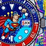 Aggiungi un tocco di originalità ai tuoi spazi con la nostra esclusiva stampa pop art che immortala Superman sul quadrante di un Rolex. Questo design unico cattura lo spirito dell’arte moderna, mescolando simboli della cultura pop con uno stile vibrante e accattivante.